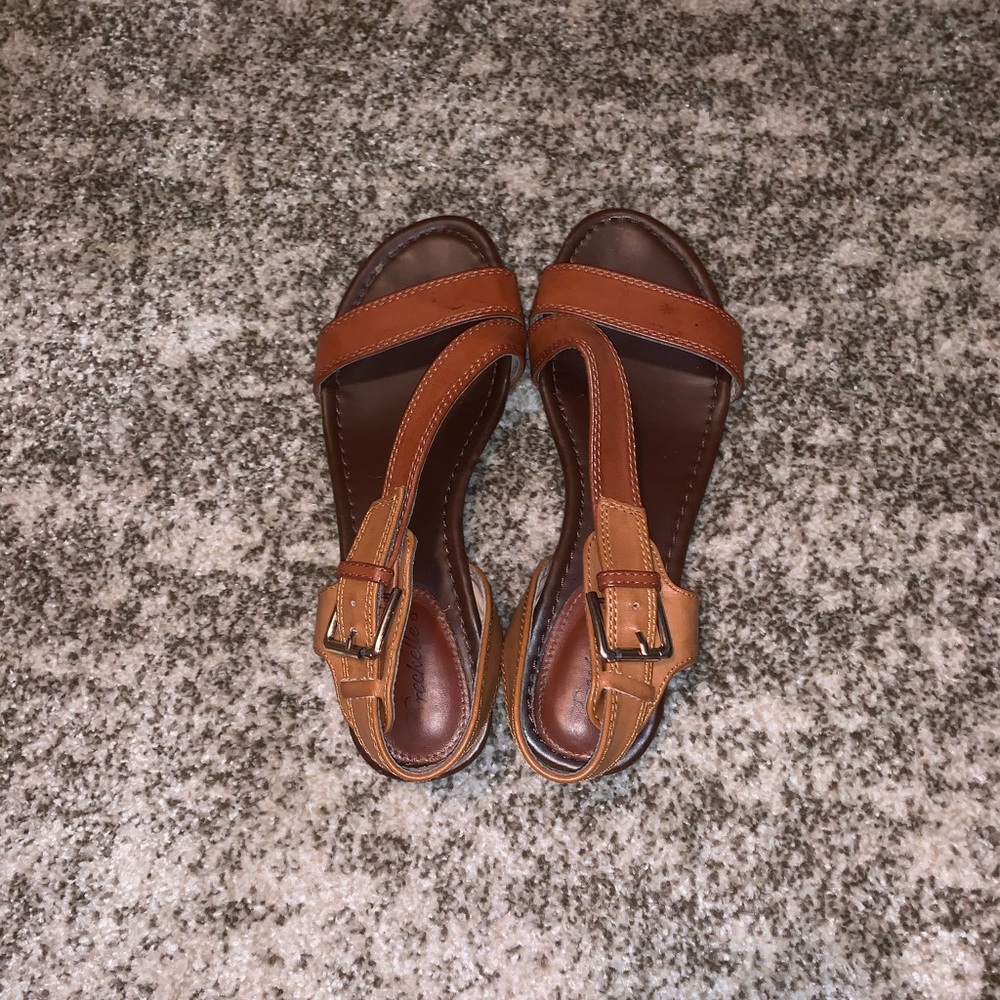 Women’s tan&brown cross designed sandals, size 6.5